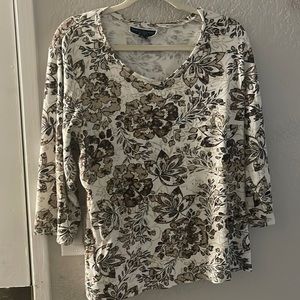 woman’s long sleeve shirt